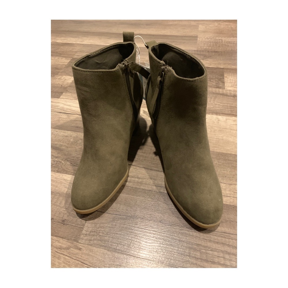 NWT Old Navy Green Ankle Booties water repellent 8